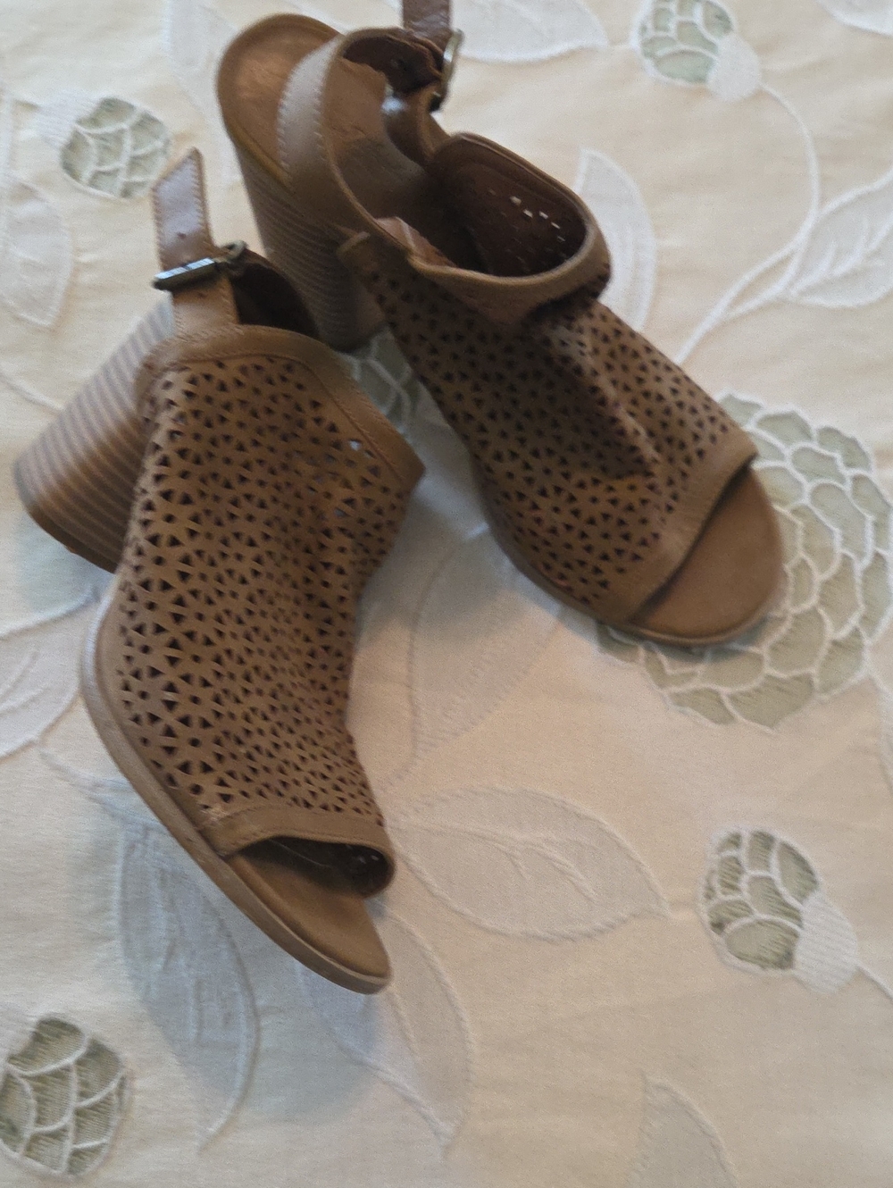 Universal Thread Taupe Laser-Cut Block Heel Sandals